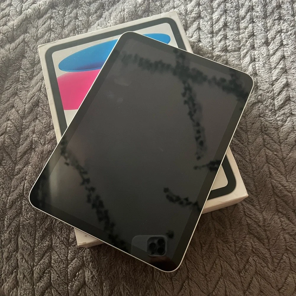Apple iPad - Sleek Silver Finish